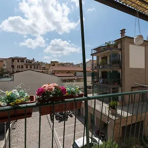  Apartment Classic Style In Center Italy