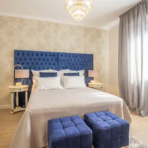  Apartment Crys: Apartments, Holiday, Business, Blu Italy